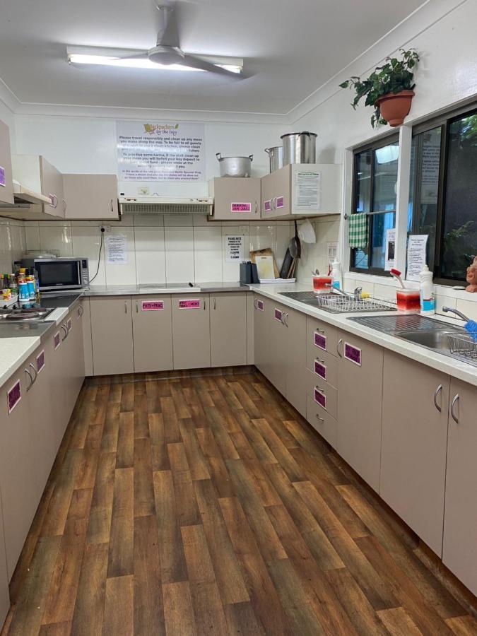 Backpackers By The Bay Hostel Airlie Beach Ngoại thất bức ảnh