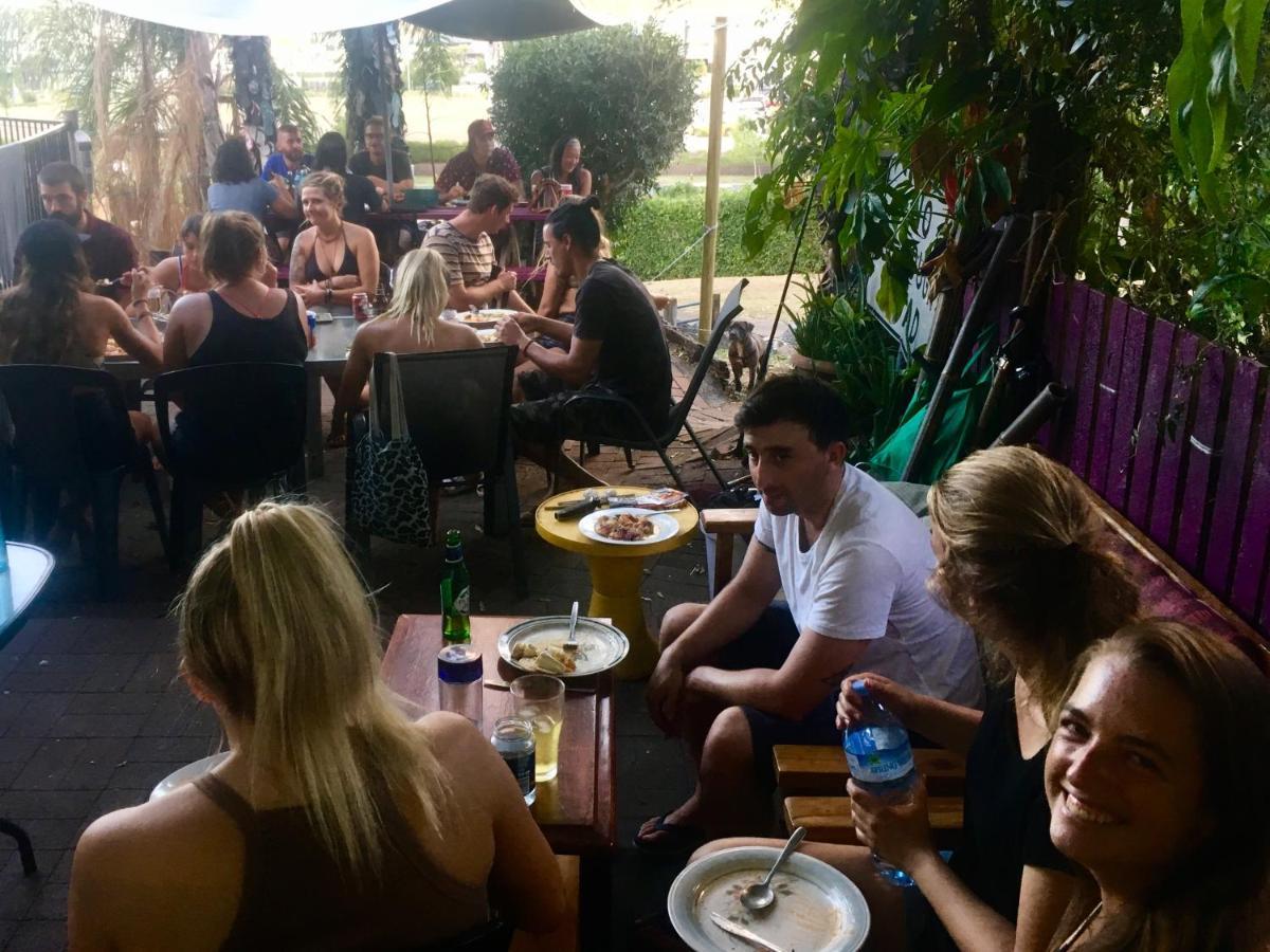 Backpackers By The Bay Hostel Airlie Beach Ngoại thất bức ảnh