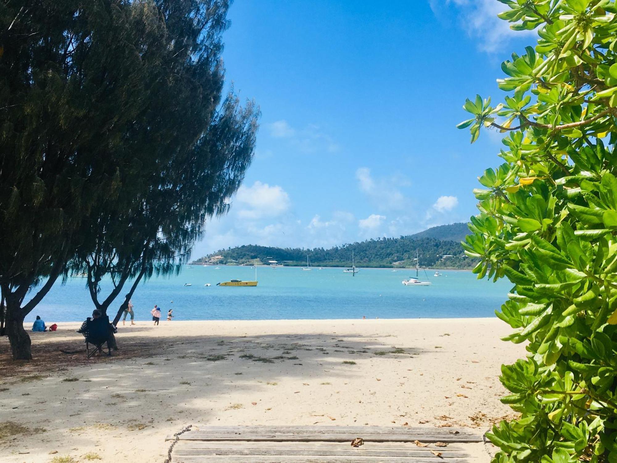 Backpackers By The Bay Hostel Airlie Beach Ngoại thất bức ảnh
