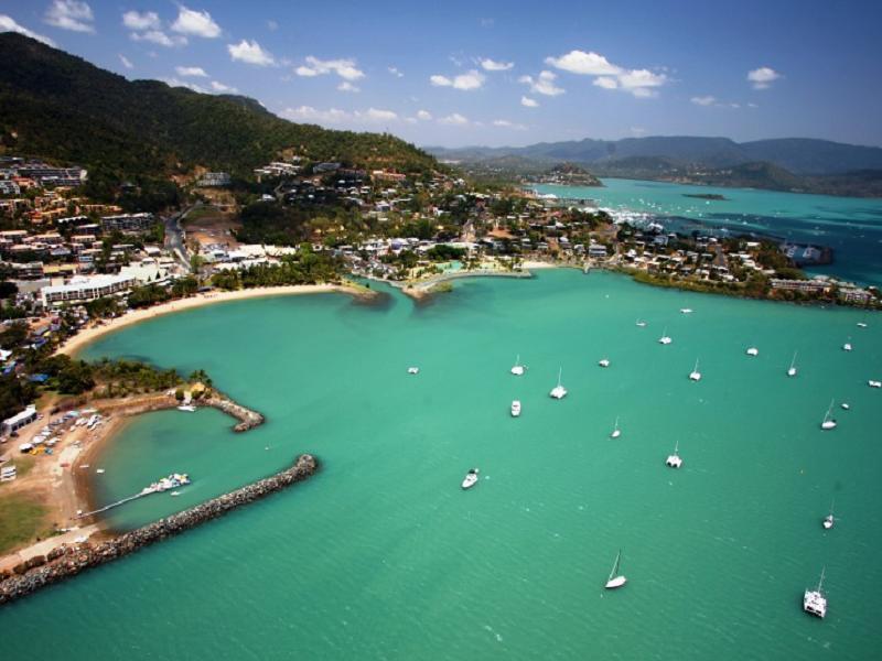 Backpackers By The Bay Hostel Airlie Beach Ngoại thất bức ảnh